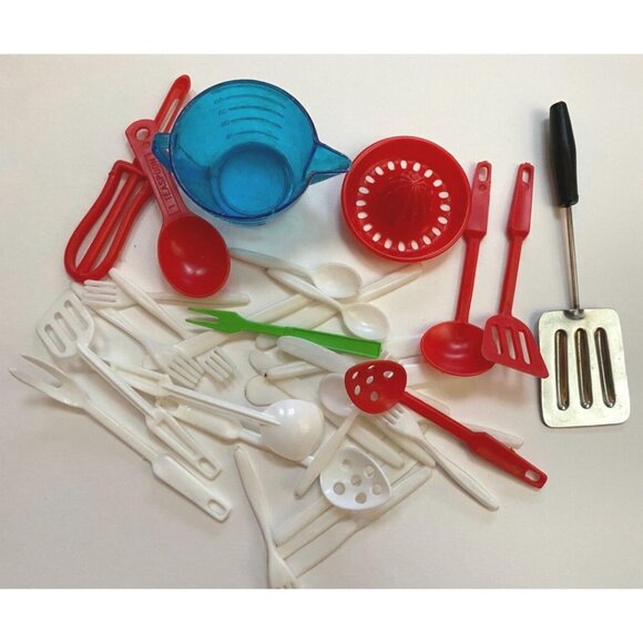 Vintage Mini Dollhouse Kitchen Accessories 80s Kids Toys Dolls Dishes - Picture 1 of 2